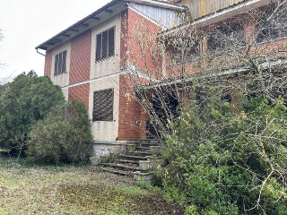 zoom immagine (Casa singola 442 mq, soggiorno, 5 camere, zona Serravalle di Chienti)