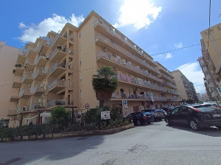 zoom immagine (Appartamento 119 mq, soggiorno, 2 camere, zona Milazzo - Centro)