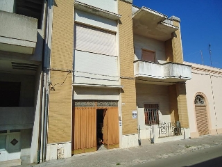 zoom immagine (Casa singola 320 mq, soggiorno, 5 camere, zona Taviano - Centro)