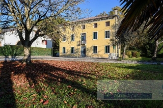 zoom immagine (Palazzo 520 mq, soggiorno, 6 camere, zona Monterosso)