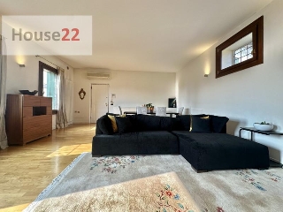 zoom immagine (Appartamento 120 mq, soggiorno, 2 camere, zona Centro Storico)