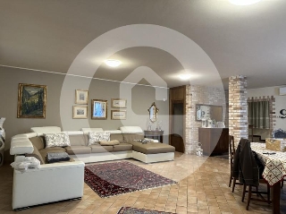 zoom immagine (Bifamiliare 240 mq, soggiorno, 4 camere, zona Sant'Eufemia)