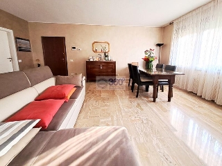 zoom immagine (Appartamento 116 mq, soggiorno, 3 camere, zona Brescia Due / Lamarmora)