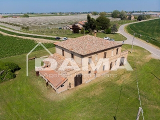 zoom immagine (Affascinante casa rustica da ristrutturare nella prima periferia di forlì)