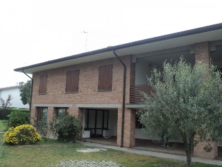zoom immagine (Villa 280 mq, soggiorno, 5 camere, zona Migliarino - Centro)