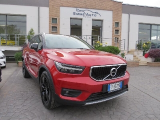 zoom immagine (VOLVO XC40 D4 AWD Geartronic Momentum)