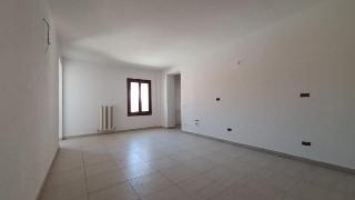 zoom immagine (Appartamento 160 mq, soggiorno, 3 camere, zona Villafranca)
