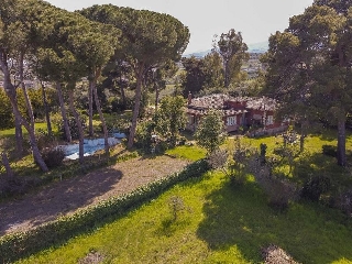 zoom immagine (Villa 348 mq, soggiorno, più di 3 camere, zona Borghesiana)