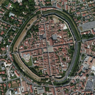 zoom immagine (Appartamento 137 mq, soggiorno, 2 camere, zona Cittadella - Centro)