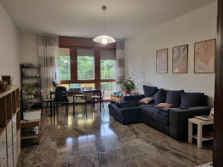 zoom immagine (Appartamento 120 mq, soggiorno, 3 camere, zona Sacra Famiglia Savonarola fuori mura)