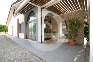 zoom immagine (Casa singola 290 mq, soggiorno, 5 camere, zona San Giorgio delle Pertiche)