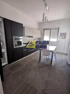 zoom immagine (Appartamento 140 mq, soggiorno, 3 camere, zona Indipendenza - Corso Mazzini)
