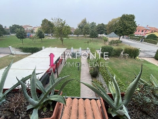 zoom immagine (Trifamiliare 215 mq, soggiorno, 3 camere, zona Veternigo Tre Ponti)