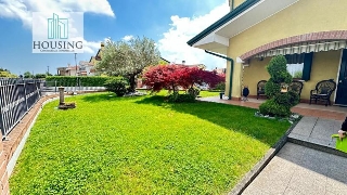 zoom immagine (Villa 190 mq, soggiorno, 3 camere, zona Camponogara - Centro)