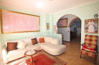 zoom immagine (Appartamento 100 mq, soggiorno, 3 camere, zona Sant'Albino)