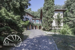 zoom immagine (Villa 550 mq, soggiorno, più di 3 camere, zona Montemurlo)