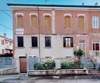 zoom immagine (Appartamento 100 mq, soggiorno, 3 camere, zona Battaglia Terme - Centro)